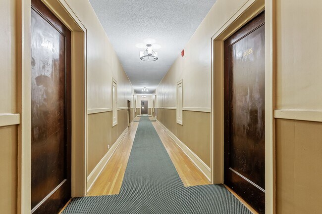Building Photo - 2216 Harriet Ave