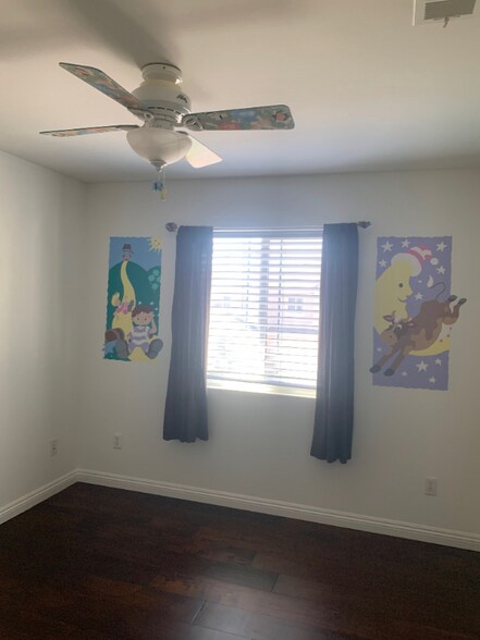 Building Photo - 2568 S Rochelle Ave