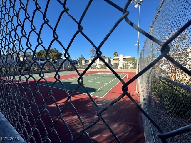 Building Photo - 518 Delfern Ln