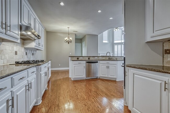 Building Photo - 6533 Riveredge Dr