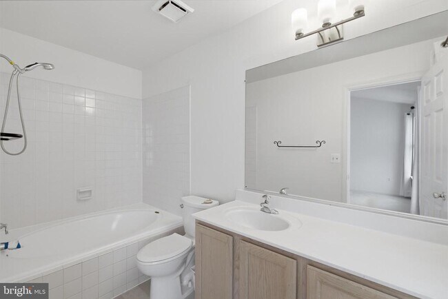 Building Photo - 2449 Clover Field Cir