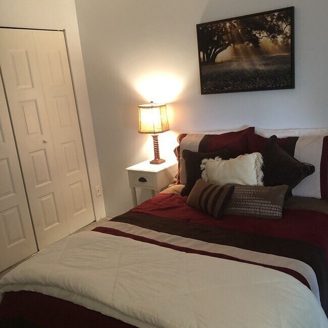 Building Photo - 685 Oak St