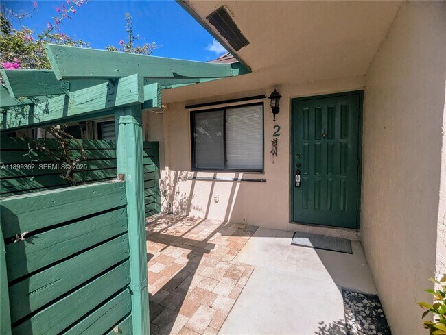 Building Photo - 448 Lakeview Dr