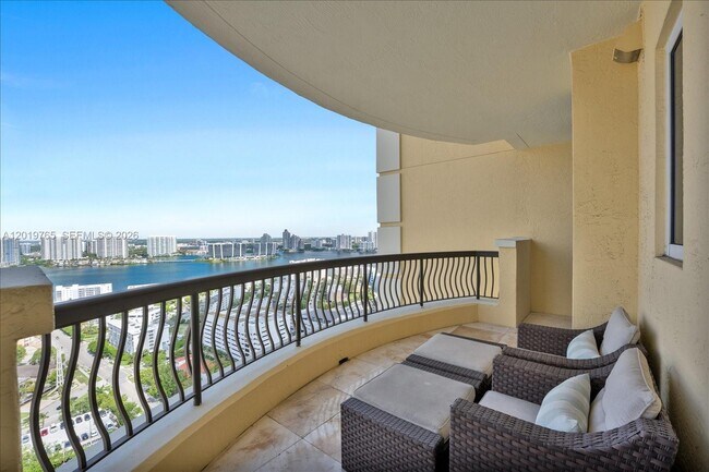 Building Photo - 17875 Collins Ave