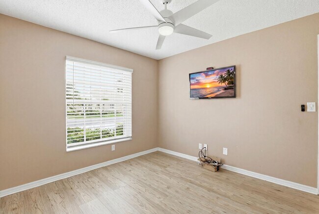 Building Photo - 9363 Bridgeport Dr