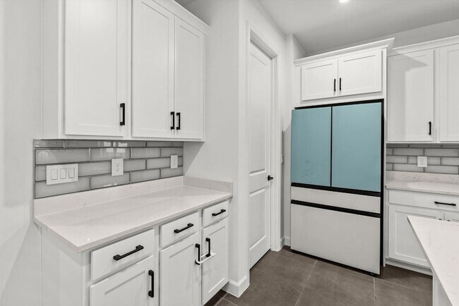 Building Photo - 9165 Remy Ln