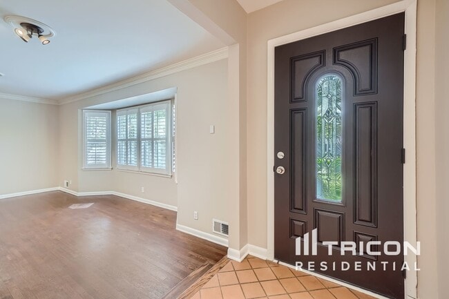 Building Photo - 4475 N Peachtree Rd