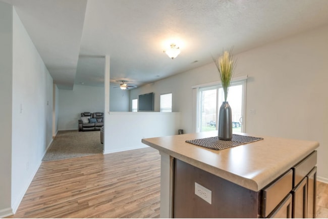 Building Photo - 4 Bedroom, Two Story House in Avalon Bluff...