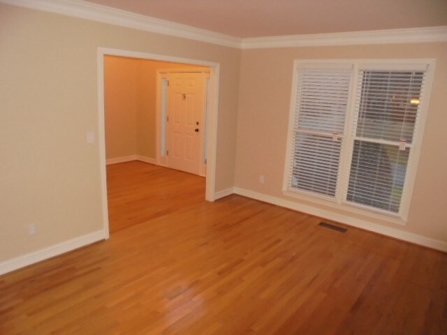 Photo - 2235 Saluda Ln NW