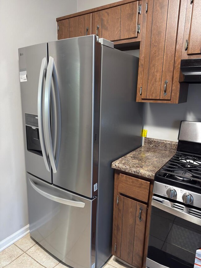 Building Photo - 321 Maplewood Ct