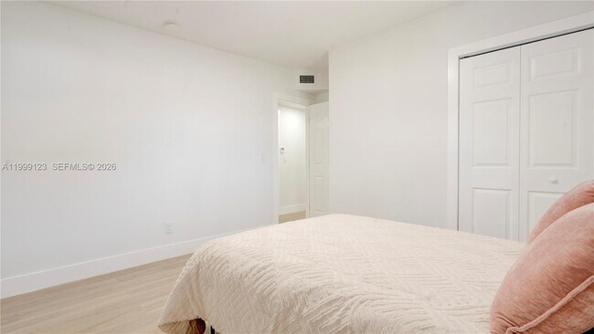 Building Photo - 2736 NW 21st Ave