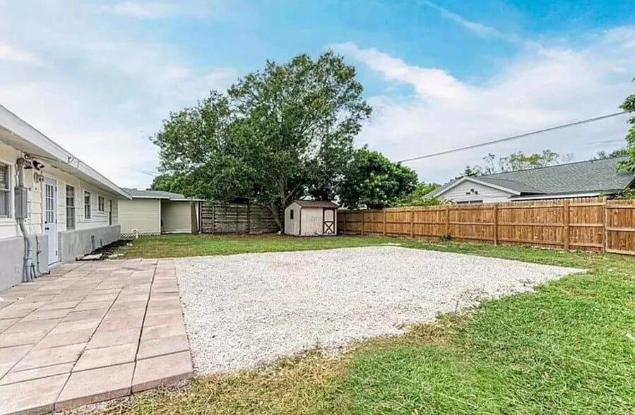 backyard - 2653 Trinidad St