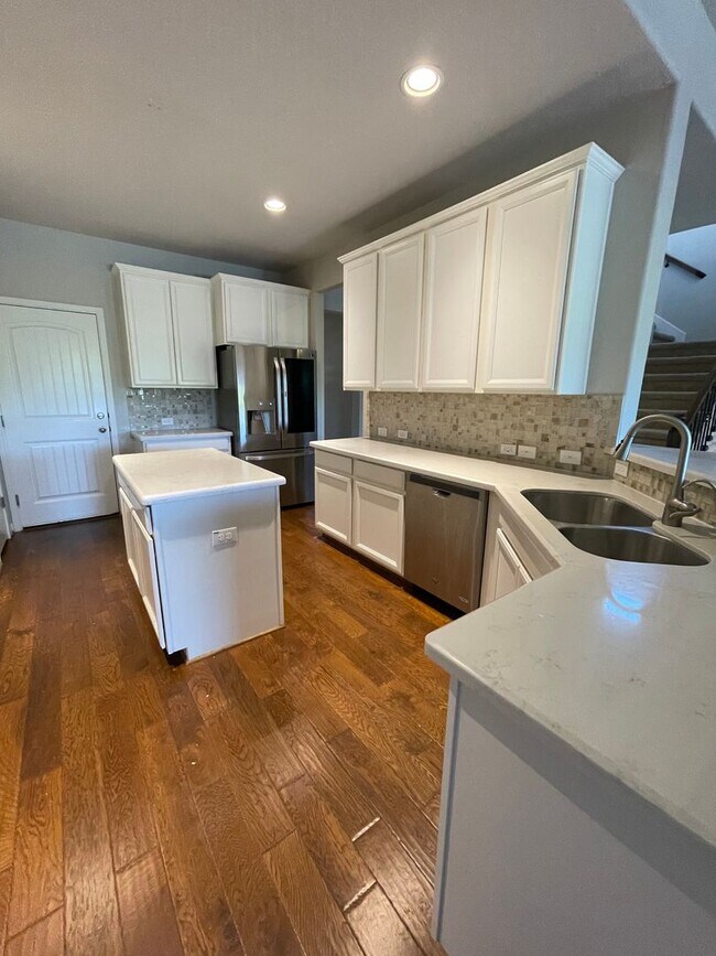 Building Photo - 22427 Carriage Bush