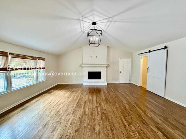 Building Photo - 210 Pinetree Cir