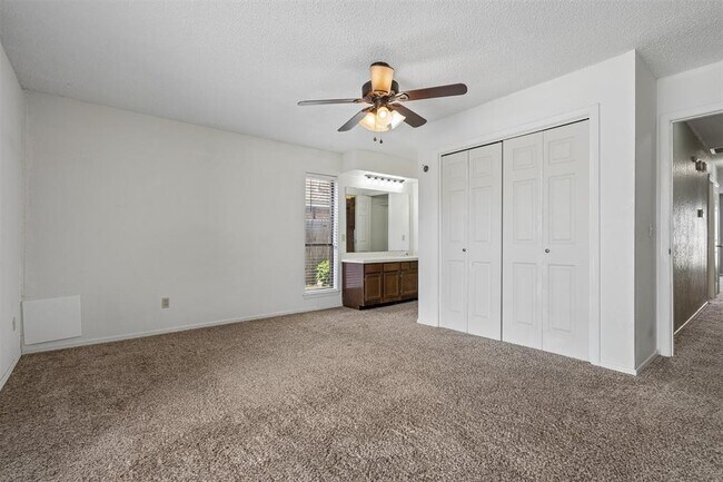 Building Photo - 3703 Southwind Ave