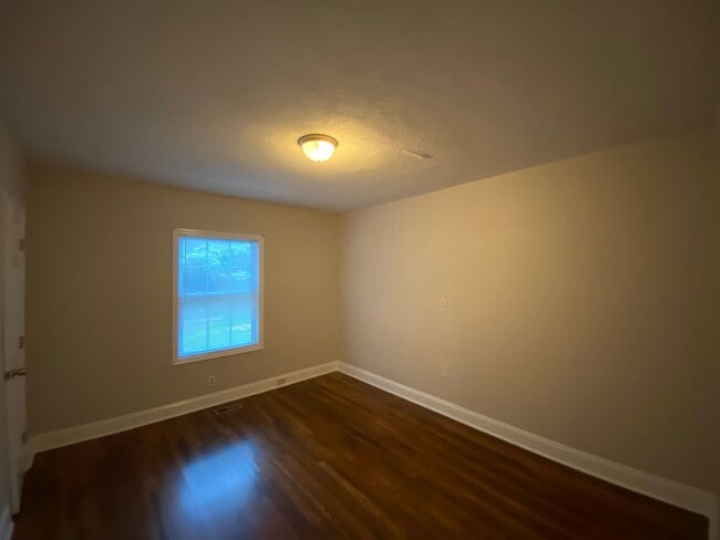 Building Photo - Charming 3 bedroom home in the heart of do...