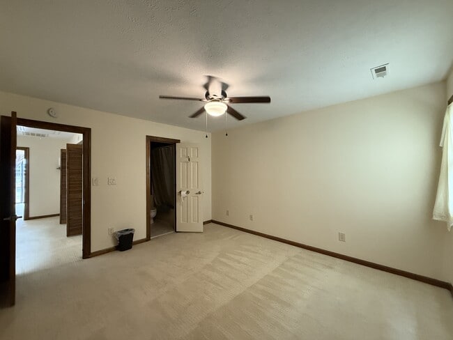 Building Photo - 4016 Fairway Lakes Dr