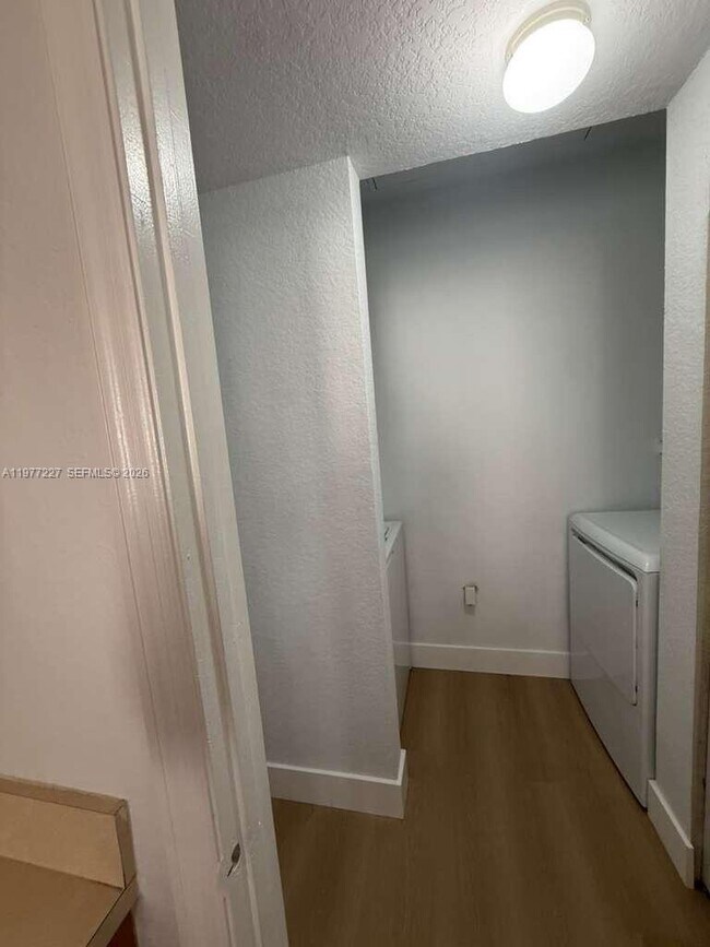 Building Photo - 201 Belmont Ln