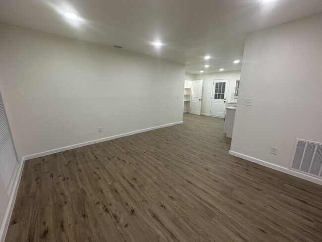 Building Photo - 10809 Sharondale Ln