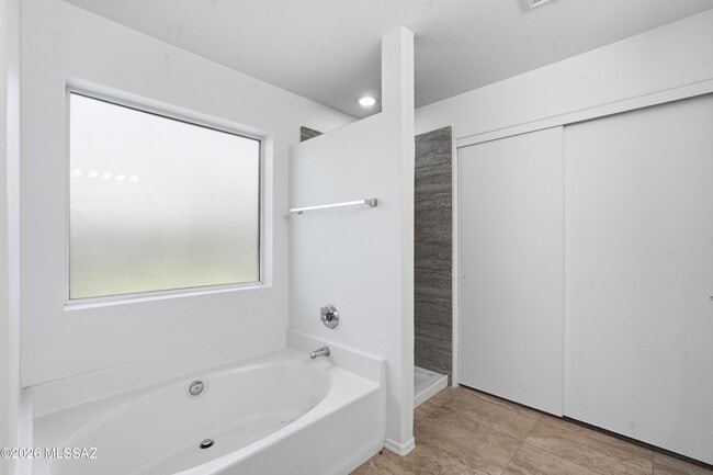 Building Photo - 10008 E Moonstruck Way