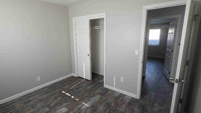 Building Photo - 3438 E Monte Vista Dr