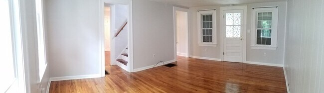 Building Photo - Apartment Available in Village of Liverpool