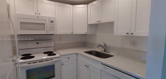 Building Photo - 1400 NE 54th St