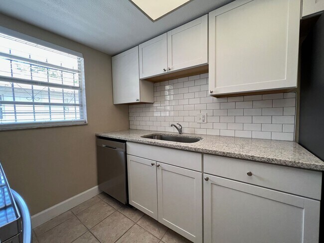 Building Photo - Newly Renovated 3/2 Home ~ Brand New Kitchen ~ Updated Bathrooms ~ Fenced Yard!
