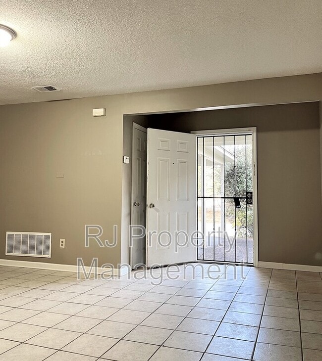 Building Photo - 4615 Addington Dr