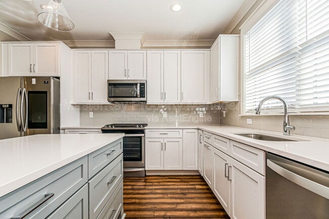 Building Photo - 290 Spring Ave