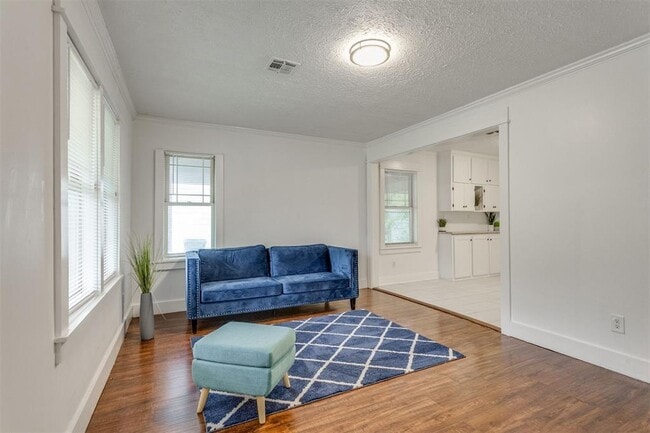 Building Photo - 516 E Rickenbacker Dr