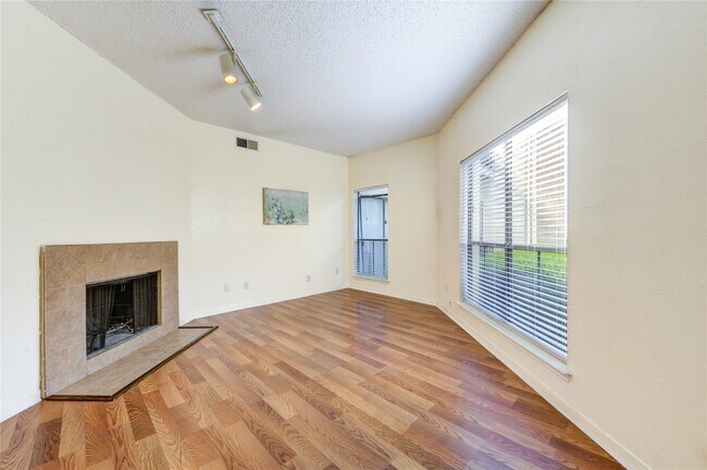 Building Photo - 3741 Thistlemont Dr