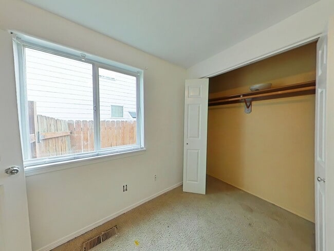 Building Photo - 3 Bedroom House ~ Albany