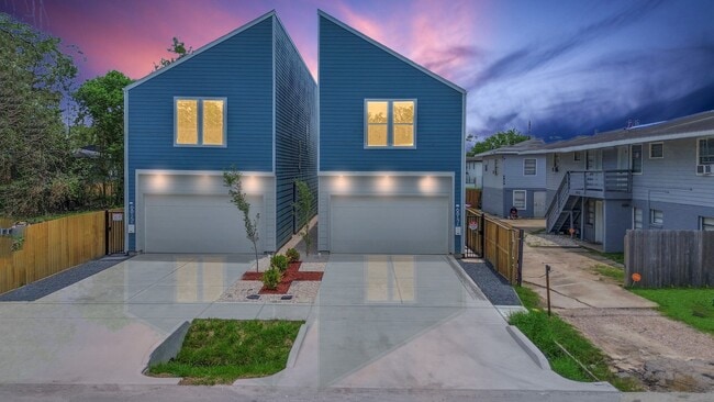 Building Photo - 6817 Peerless St