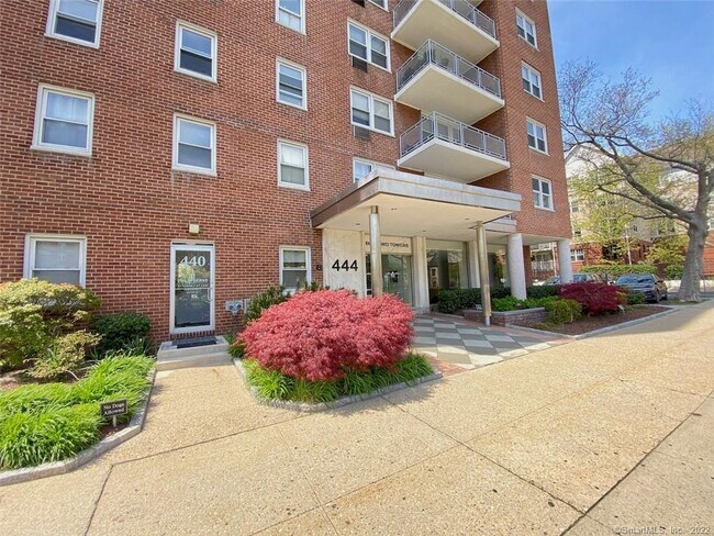 Building Photo - 444 Bedford St