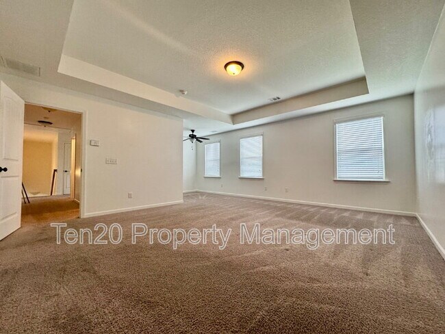 Building Photo - 5037 Lexington Ln