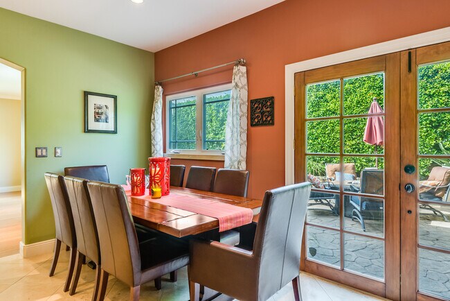 Building Photo - 2006 Manhattan Beach Blvd