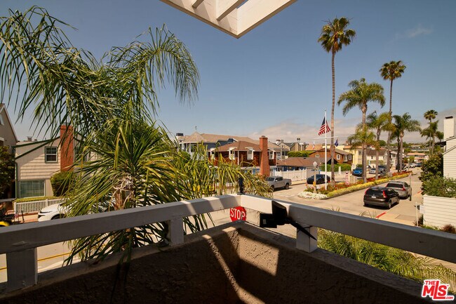 Building Photo - 127 Abalone Ave