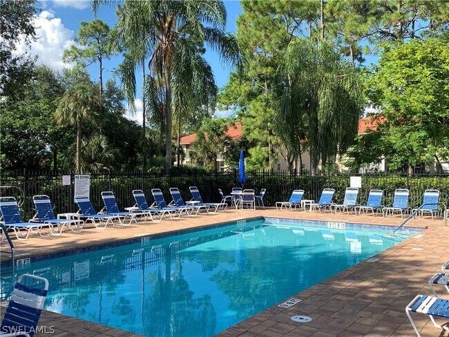 Building Photo - 230 Robin Hood Cir