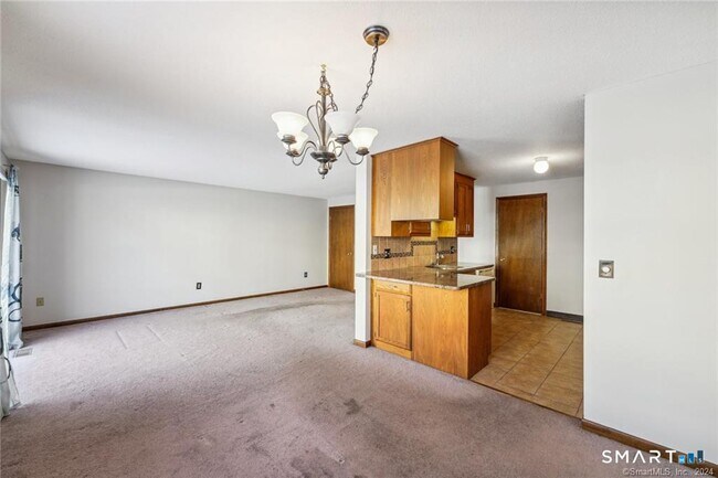 Building Photo - 17 Oak Forest Dr