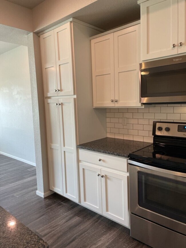 Building Photo - Luxury Rowhouse w/ 2-Car Garage in NE Ft. Collins