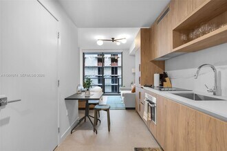 Building Photo - 11 NE 6th St