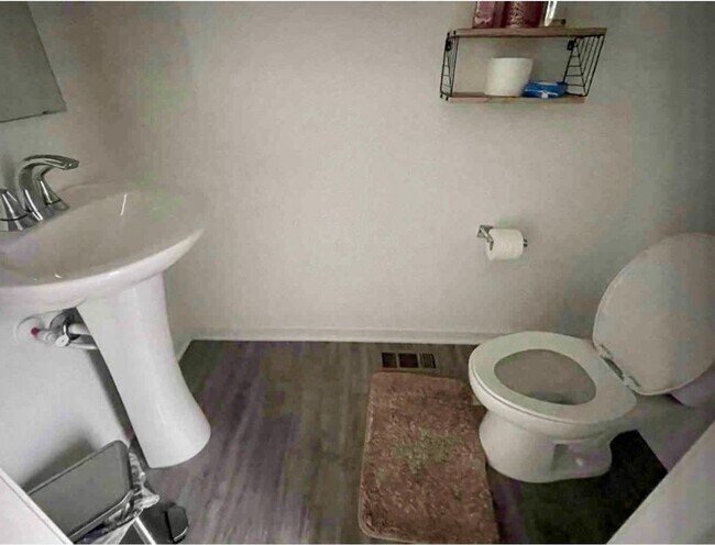 Building Photo - Updated 3 Bed, 2.5 Bath Home in Lane-Wooster Area