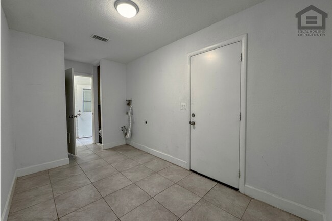 Building Photo - 4Bed/2Bath House at Chandler Blvd/McQueen Rd! Ready for Immediate Move-In! – NO HOA!