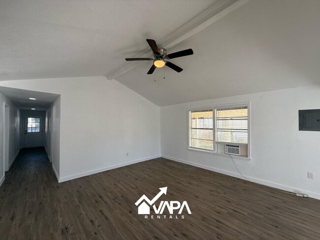 Building Photo - 206 Southlawn Ave