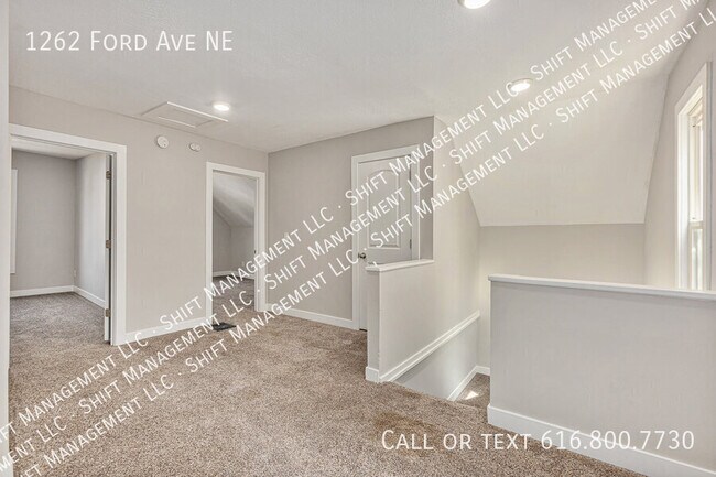 Building Photo - 1262 Ford Ave NE