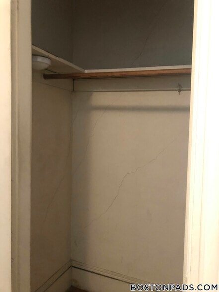 Building Photo - 137 Park Dr