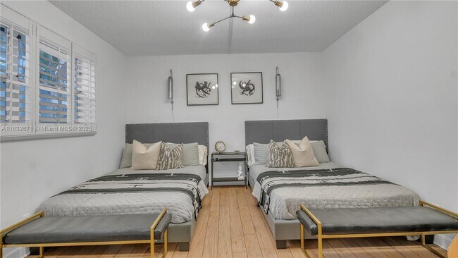 Building Photo - 3051 NE 47th Ct