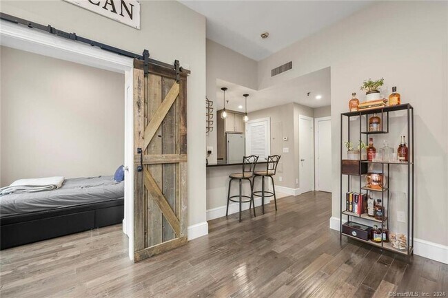 Building Photo - 83 Washington St