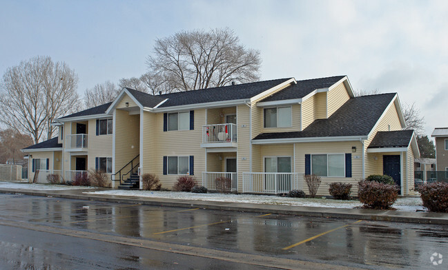 Primary Photo - Meadowbrook Apartments